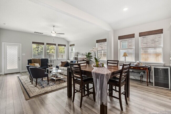Building Photo - "Charming 3-Bedroom Home with 2 Full Baths and 1902 Sq Ft of Comfort in San Antonio!"
