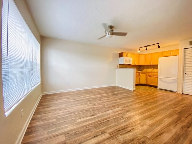Building Photo - 1BR / 1BA Condo For Rent