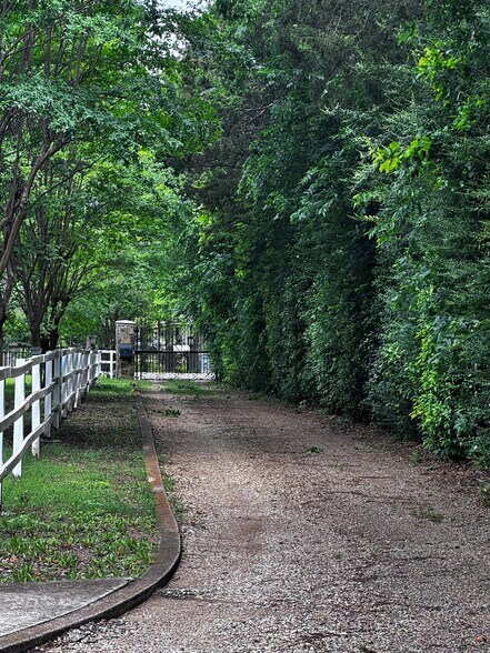 Building Photo - 5110 Ranchero Ln