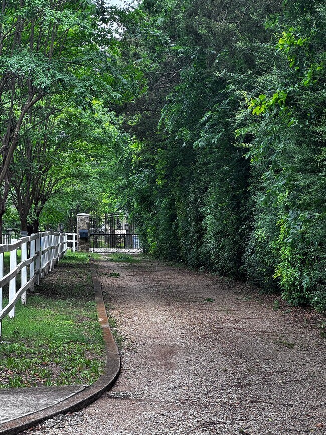 Building Photo - 5110 Ranchero Ln