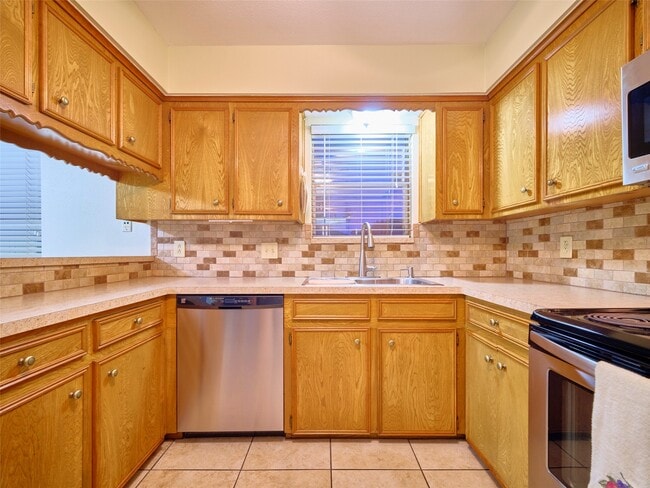 Building Photo - 4804 Fairhaven St