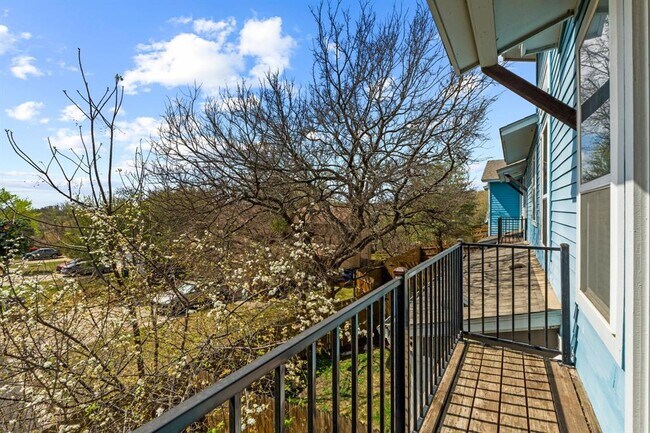 Building Photo - 8922 Menchaca Rd