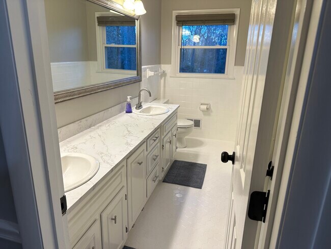 Building Photo - 500 Peachwood Pl