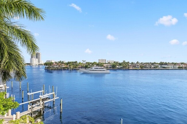 Building Photo - 511 Bayshore Dr