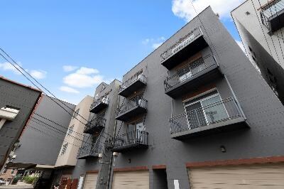 Building Photo - 1636 N Bosworth Ave