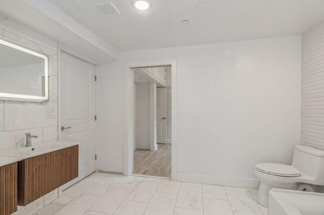 Building Photo - 543 Palisade Ave