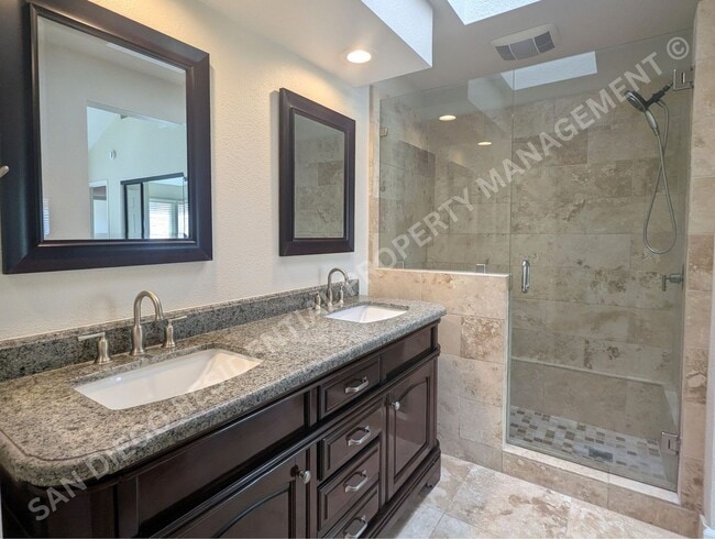 Building Photo - 15921 Avenida Villaha