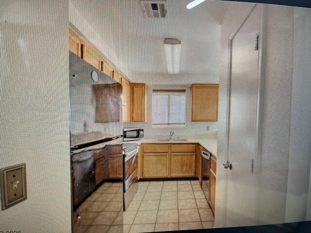 Building Photo - 6865 Tamarus St