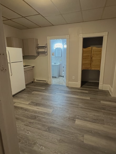 Building Photo - 405 1/2 Douglas St