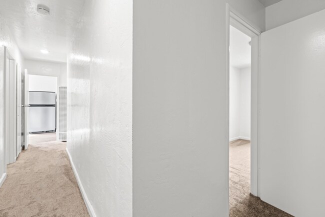 Building Photo - Newly Updated Oakland 3-Bed: Off-Street Pa...