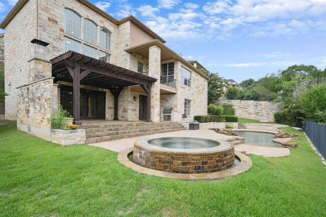 Building Photo - 121 Burgess Ln
