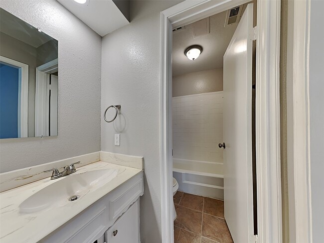 Building Photo - 16362 Brinkwood Dr
