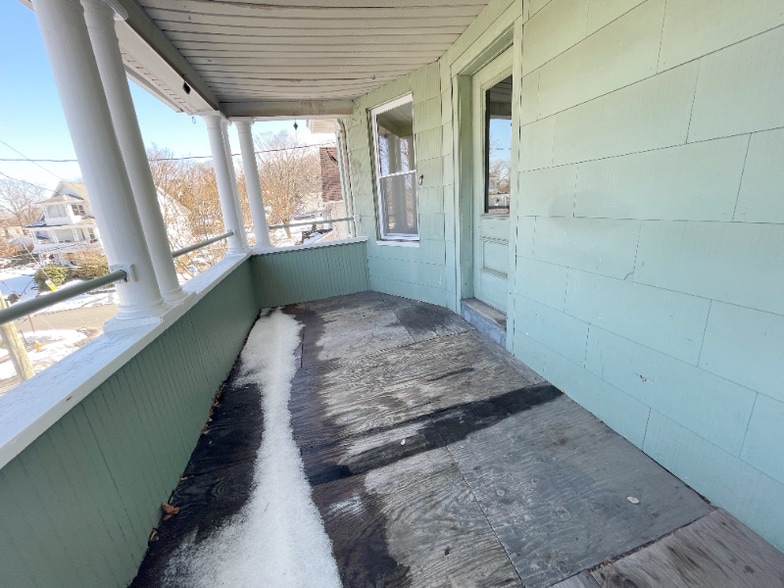 Building Photo - 142 Hillside Ave