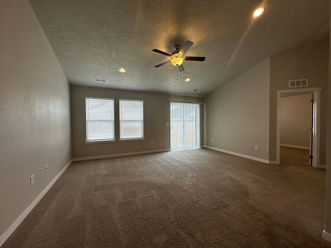 Building Photo - 3bed, 2bath, 1216sq.ft. 2-car garage home in Caldwell (Windsor Creek)