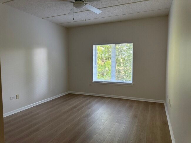 Building Photo - 3401 N Carriageway Dr
