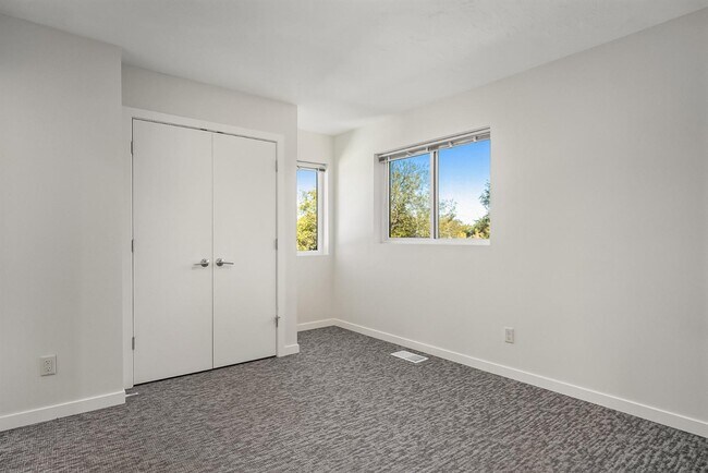 Building Photo - 153 Seward Ave NW