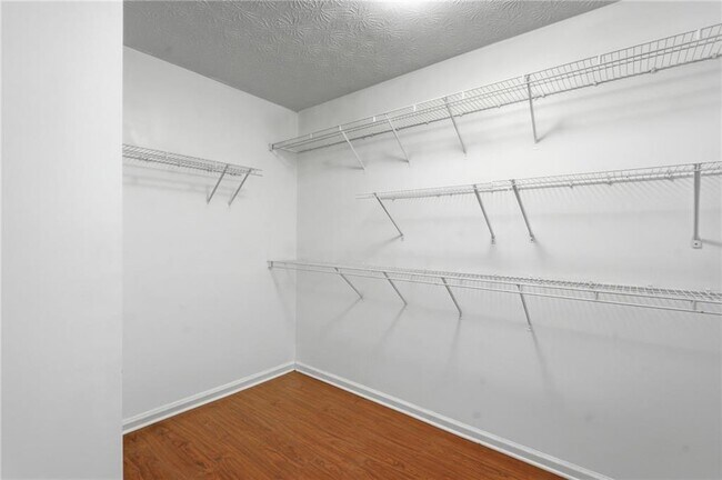 Building Photo - 575 Chandon Way