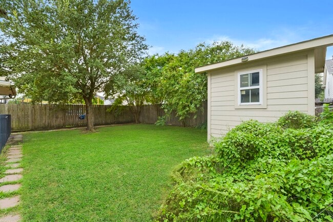 Building Photo - 15811 Vinemoss Ln