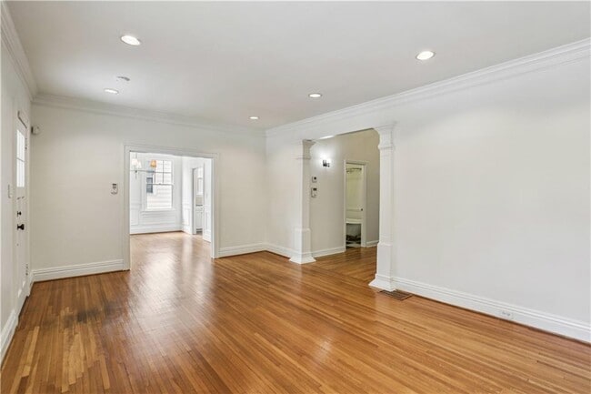 Building Photo - 6 Arc Way NE
