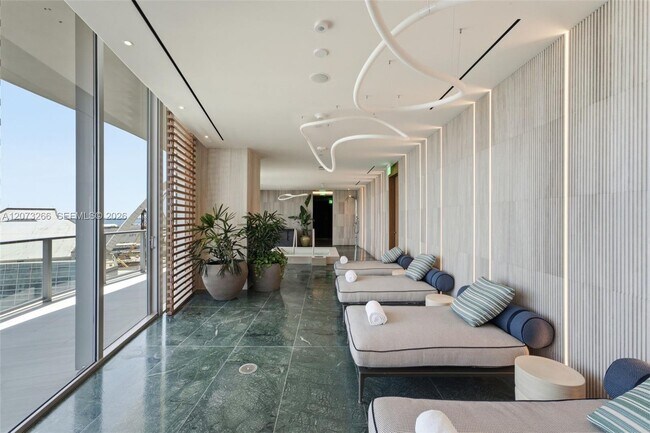 Building Photo - 1400 Biscayne Blvd