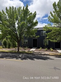 Building Photo - 2806 SE Marion-11C