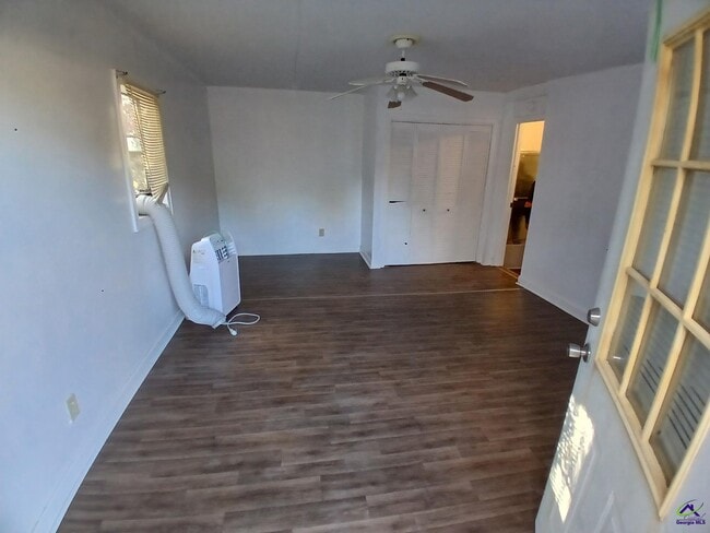 Building Photo - 218 Hunt St