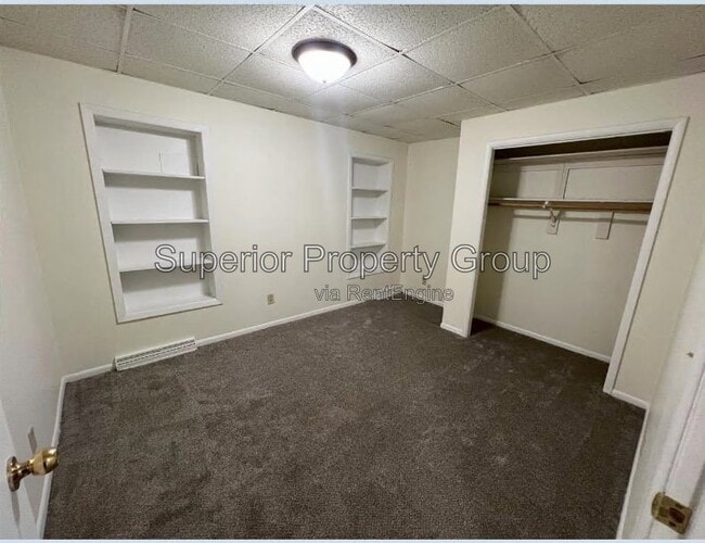 Building Photo - 150 S River St