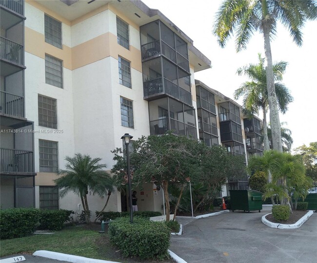 Primary Photo - 5570 NW 44th St