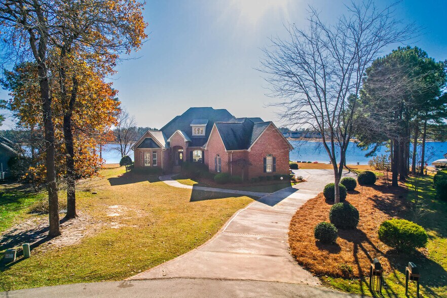 Building Photo - 488 Lakeside Ln