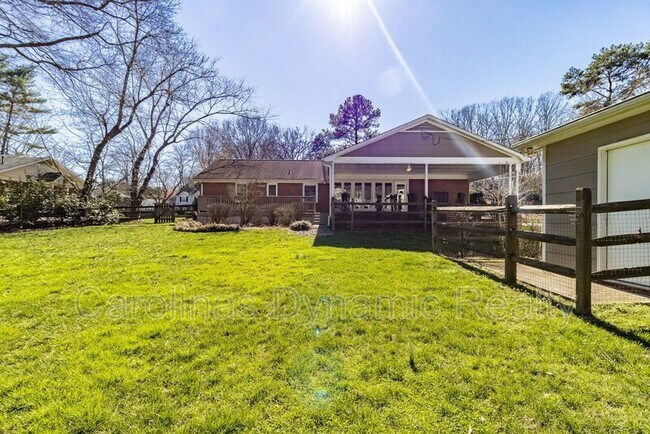 Building Photo - 6618 Castlegate Dr