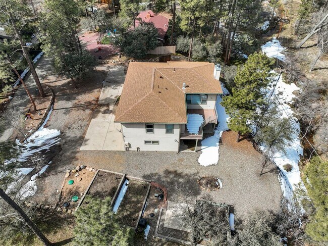 Building Photo - Beautiful home in the Mountain Club!