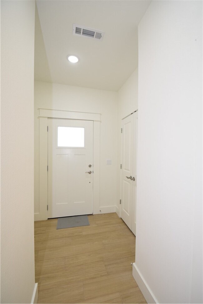 Building Photo - 674 Sun Meadows Loop