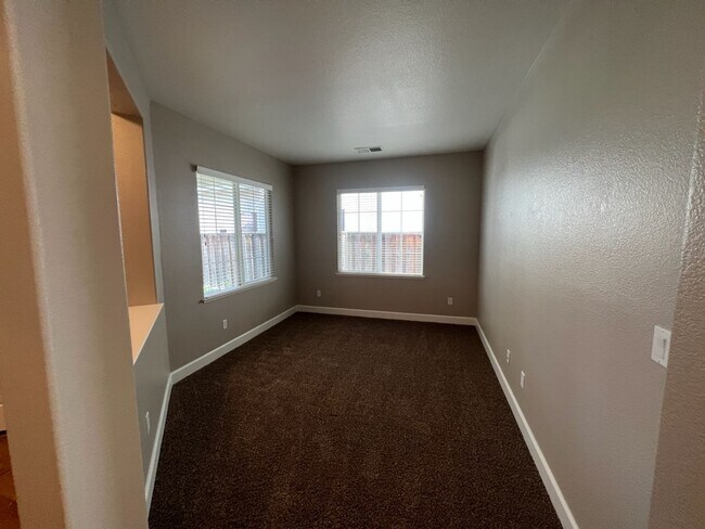Building Photo - 4 bedroom home with 3 car garage in Patterson!