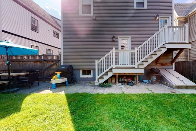 Building Photo - 259 Willow Ave
