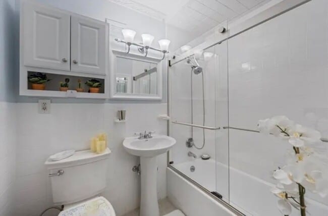 Building Photo - 8 Juniper St