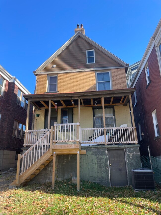 Building Photo - 82 Estella Ave