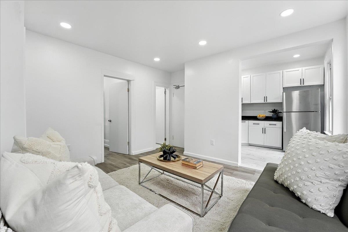 Building Photo - 283 Griffith St