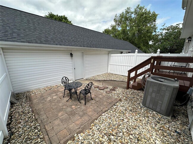 Building Photo - 16543 Carriage View Ct