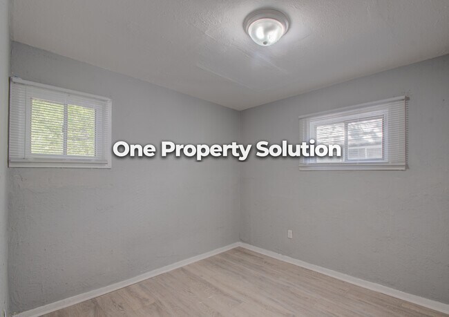 Building Photo - 1050 Durbin St