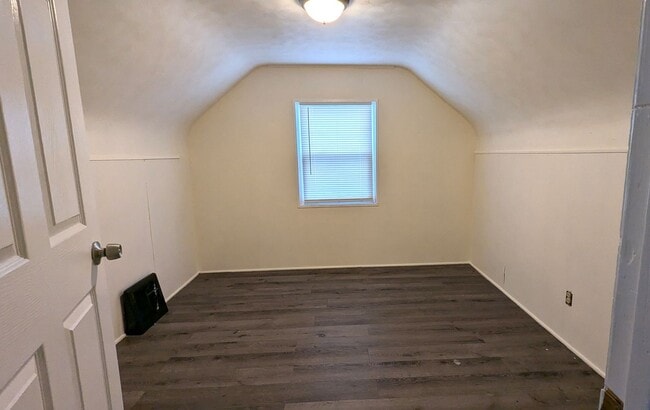 Building Photo - 1950 Dyson St