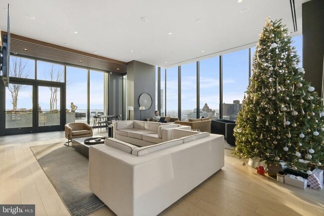 Building Photo - 210 S 12th St