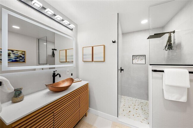 Building Photo - 137 Avenida Messina