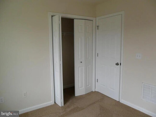 Building Photo - 142 Sable Dr