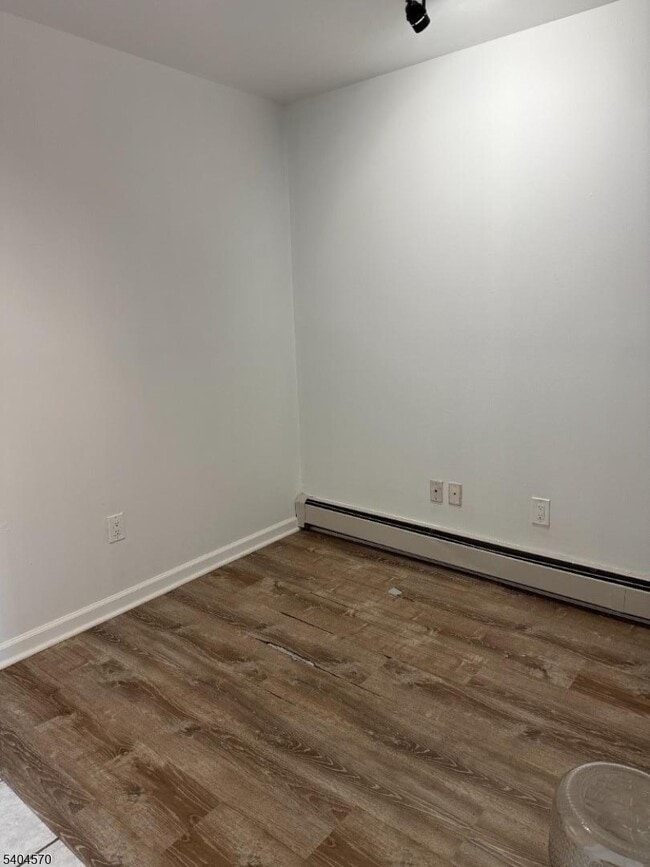 Building Photo - 220 E Broad St