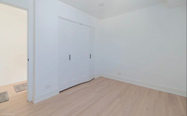 Building Photo - 924 W Wrightwood Ave