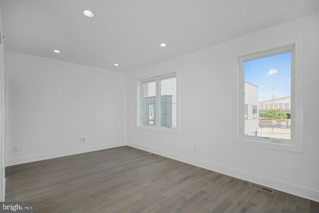 Building Photo - Pennsport Townhome with Garaged Parking