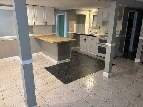 Kitchen/Dining - 71 Leitha Dr