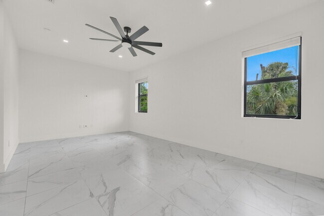Building Photo - 407 Bella Sol Way