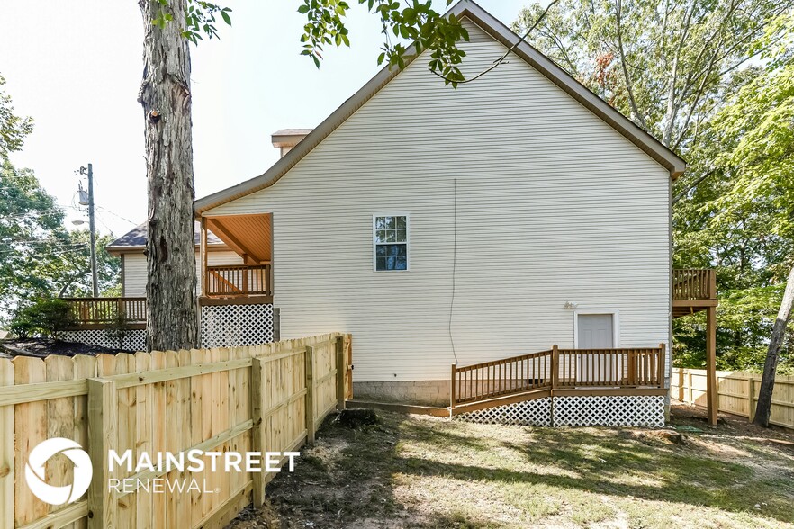 Building Photo - 2602 Mesa Dr