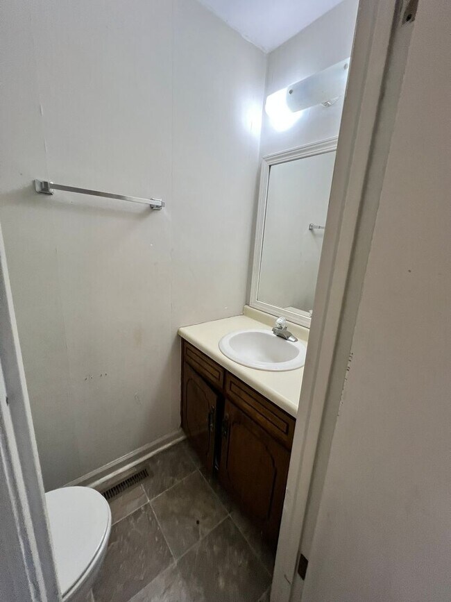 Building Photo - 3BD/ 2BA W Fredericks Street